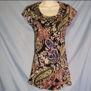 Short sleeve scoop neck floral top